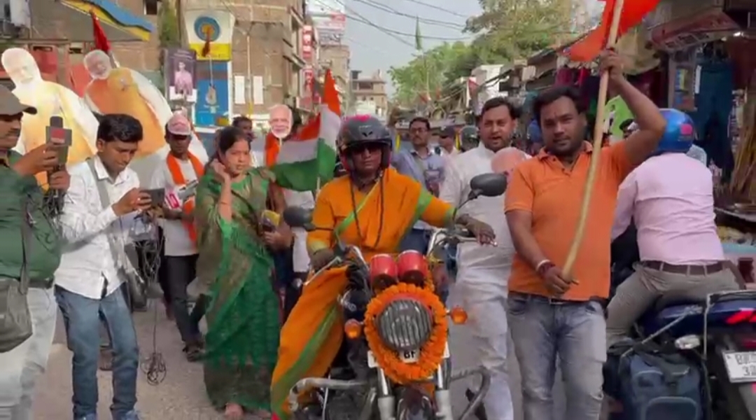 Bullet Rani Raja Laxmi Rally For PM Narendra Modi