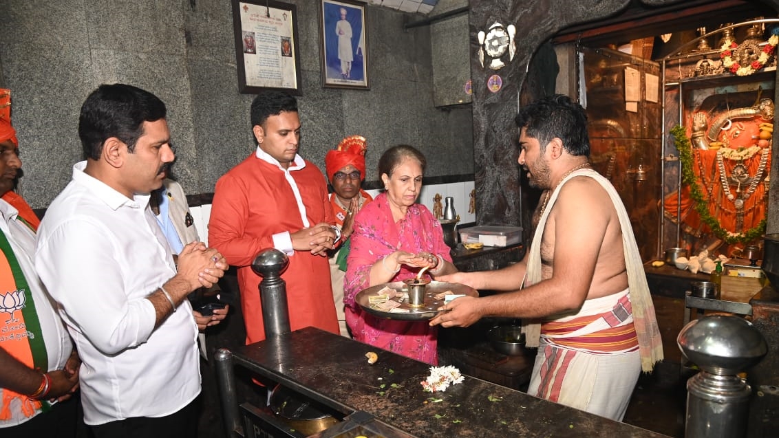 Worship in the temple before submission of nomination papers