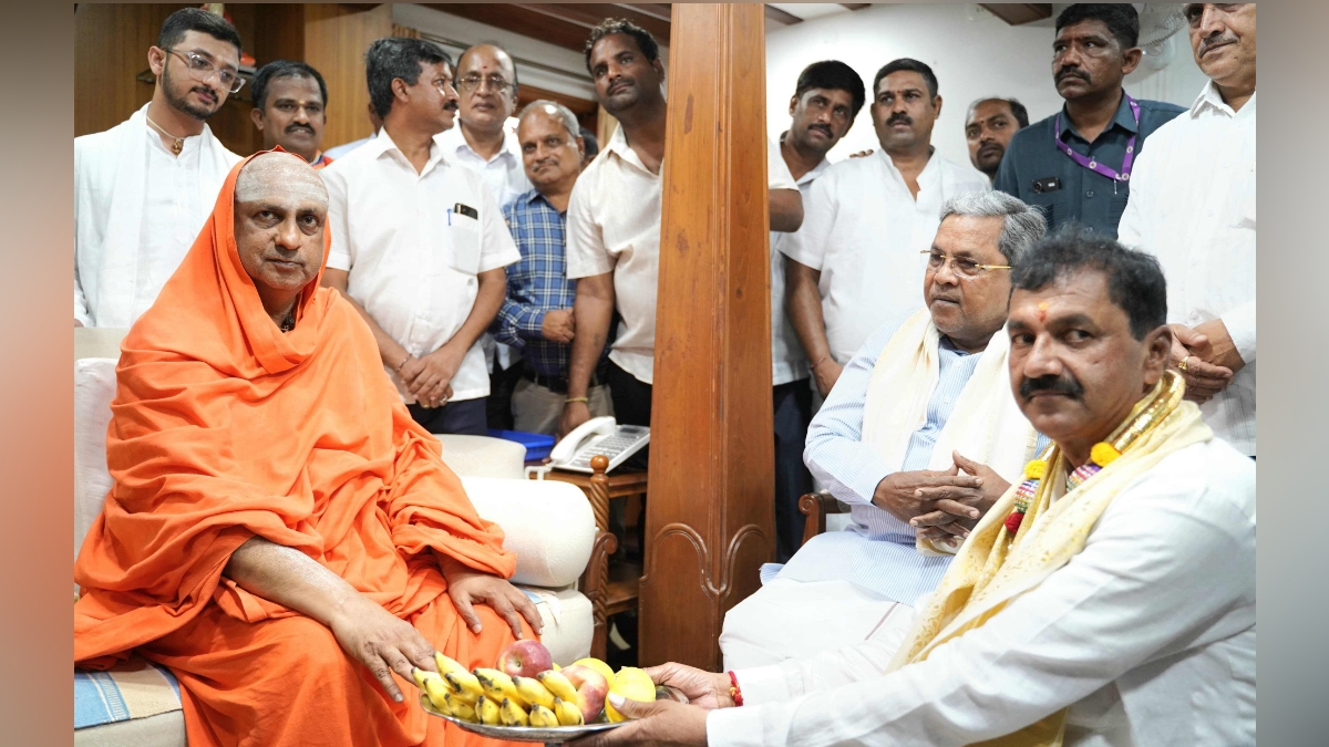 CM Siddaramaiah visits Mysore's suttur mutt