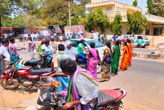 Villagers_Protest_Infront_of_Police_Station_at_Yadavapuram