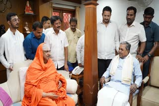 CM Siddaramaiah visits Mysore's suttur mutt