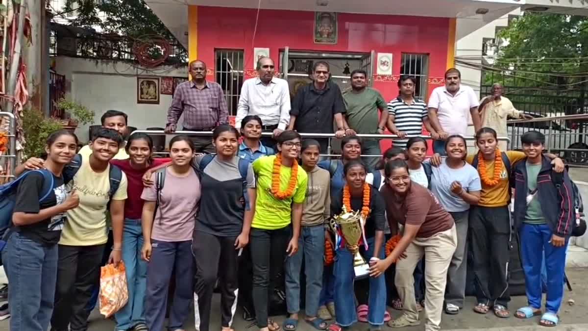 Dhanbad girl players won under 19 state level cricket tournament