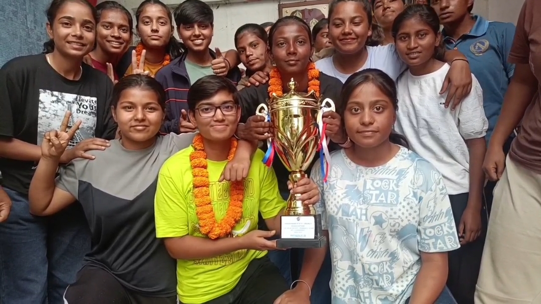Dhanbad girl players won under 19 state level cricket tournament