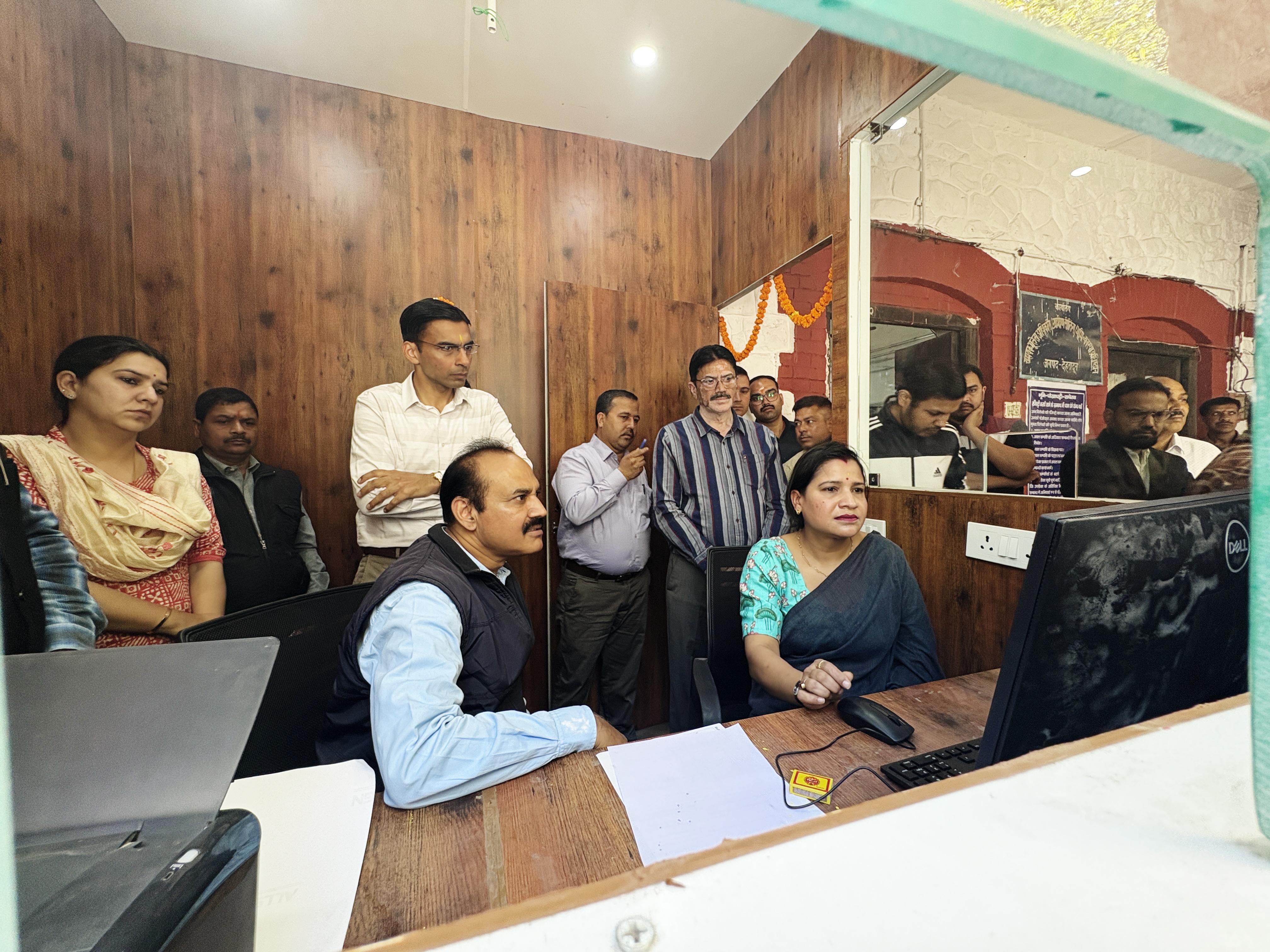 e computer kiosk Sachetak