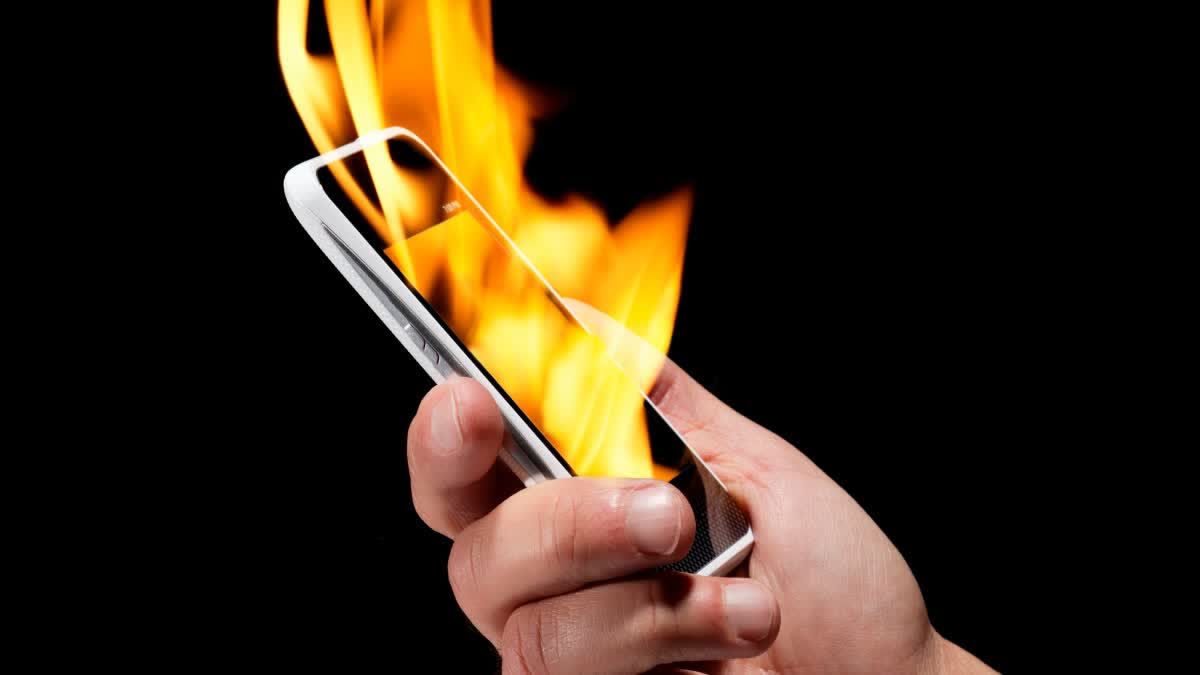 SMART PHONES OVER HEATING ISSUES  PHONE SLOW FUNCTIONING  HOW TO COOL IT DOWN MOBILE PHONES  ഫോണ്‍ അമിതമായി ഹീറ്റാകുന്നു