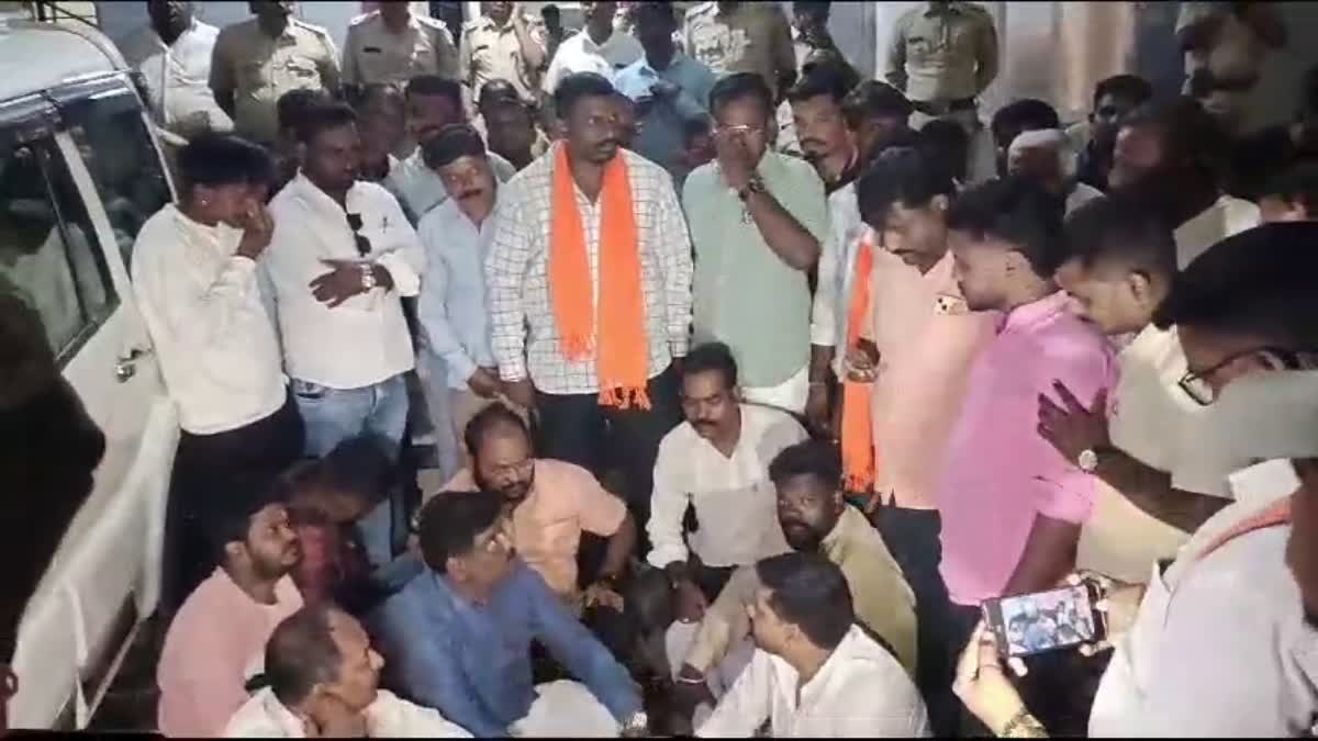 hubballi: pro-hindu-activists-protest