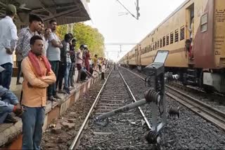 wire fell on Pune Danapur Express