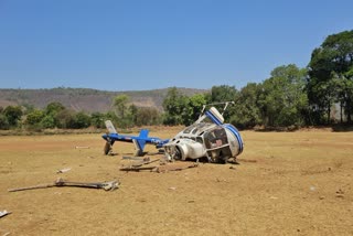 Etv BharatHELICOPTER CRASH IN MAHAD  UBT LEADER SUSHMA ANDHARE  ശിവസേന നേതാവ് സുഷമ അന്ദാര  ലോക്‌സഭ തെരഞ്ഞെടുപ്പിലെ റാലി