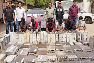 मोबाइल टावरों से बैटरी समेत विभिन्न इलेक्ट्रॉनिक डिवाइसेज चोरी करने वाले गैंग के 6 सदस्य गिरफ्तार