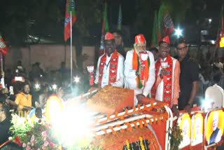 PM Narendra Modi roadshow in Ranchi huge crowd of fans on road