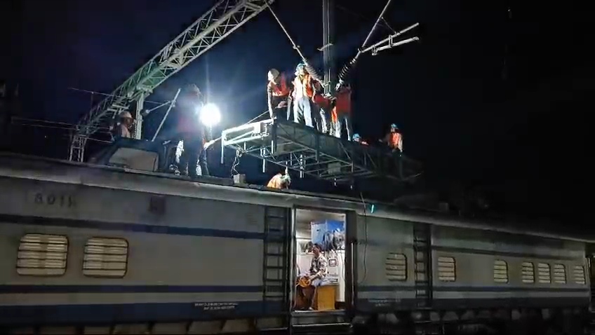 wire fell on Pune Danapur Express