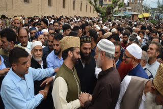 معروف اسلامی اسکالر مولانا مبارک مبارکی کی نماز جنازہ جامع مسجد سرینگر میں ادا کی گئی، میرواعظ سمیت متعدد علمائے کرام شریک