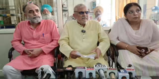 Congress candidate Dharamvir Gandhi placed guards on the counting booths, said he did not trust the Election Commission.