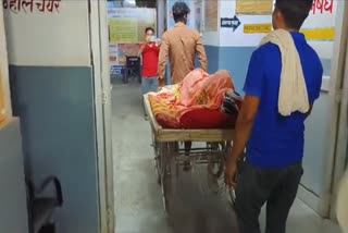 Woman Carried to Hospital on Handcart Due to Lack of Stretcher at Uttar Pradesh Hospita