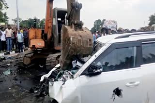 road accident in Gumla three people died in bus and car collision