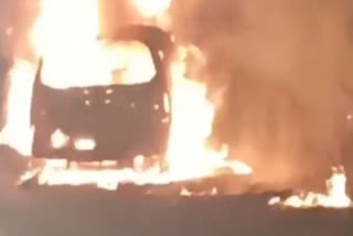 میرٹھ میں چلتی گاڑی میں لگی آگ ،چارلوگوں کی موت