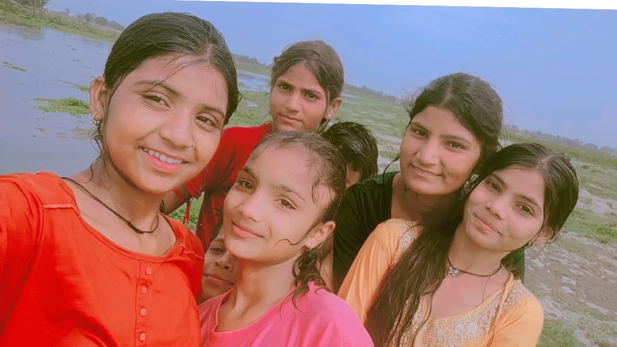 हादसे से पहले किशोरियों ने सेल्फी ली थी.