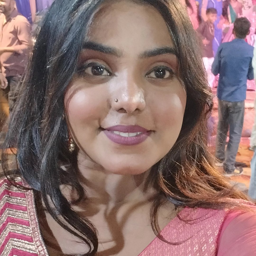 Faridabad 22 year old lady Sonali is driving an auto along with her studies wants to become a lawyer