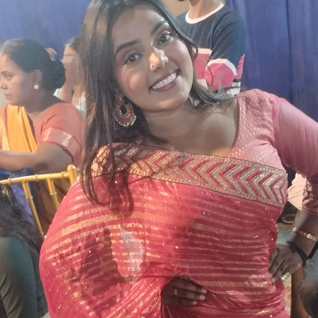 Faridabad 22 year old lady Sonali is driving an auto along with her studies wants to become a lawyer