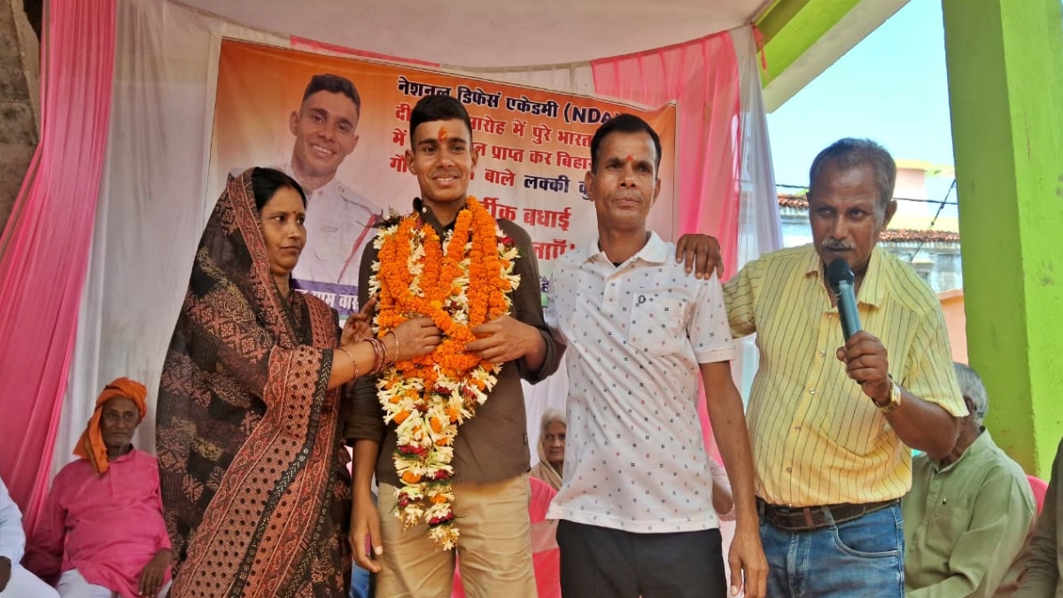 माता-पिता के साथ लक्की कुमार