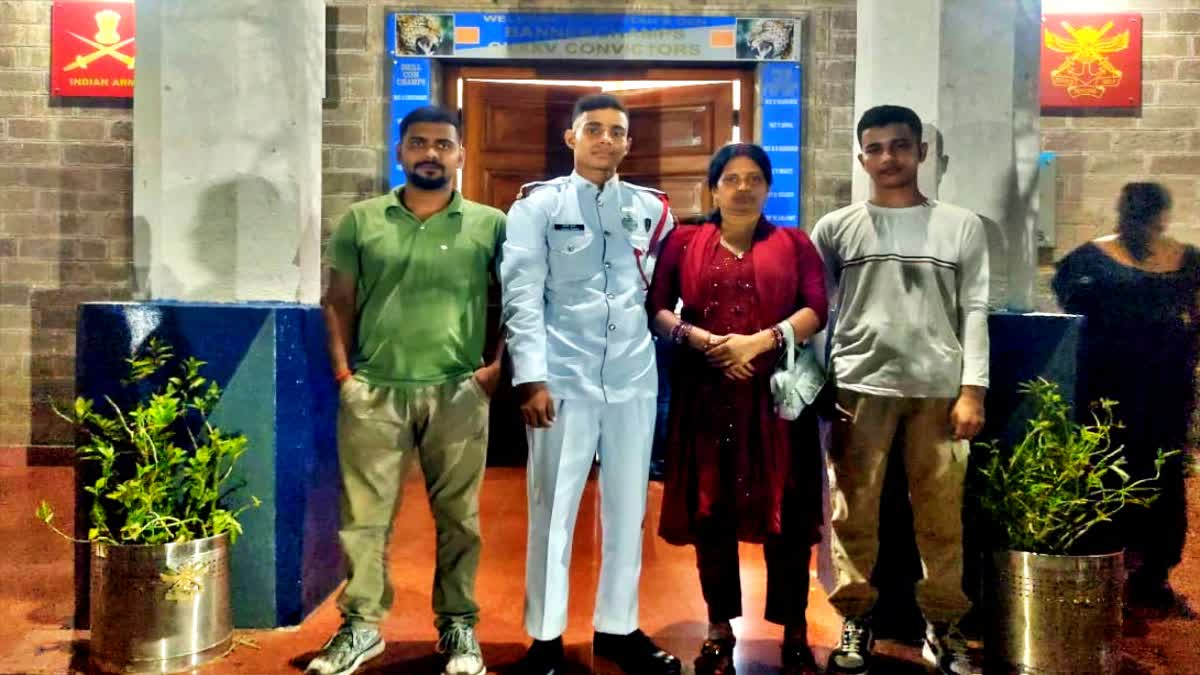 परिवार के साथ लक्की कुमार