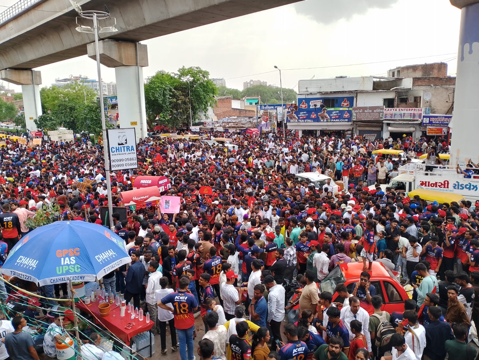IPL ફાઈનલ મેચ જોવા સ્ટેડિયમ ખાતે હજારો ફેન્સની ભીડ ઉમટી