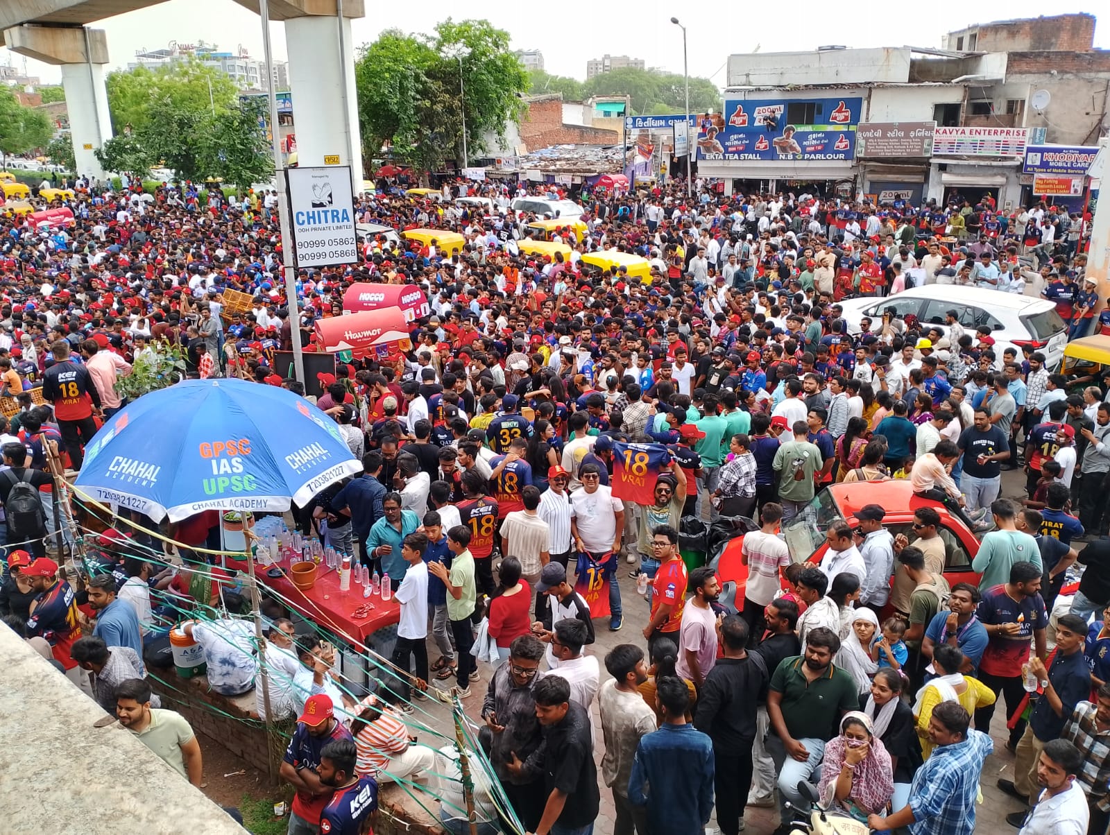 IPL ફાઈનલ મેચ જોવા સ્ટેડિયમ ખાતે હજારો ફેન્સની ભીડ ઉમટી