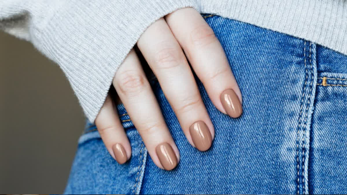 SIDE EFFECT OF NAIL POLISH HOW NAIL POLISH AFFECT YOUR HEALTH HARMFUL EFFECTS OF NAIL POLISH HOW TOXIC IS NAIL POLISH