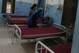 ராயப்பேட்டை அரசு மருத்துவமனையில் அமைக்கப்பட்டுள்ள கோவிட் 19 சிறப்பு வார்டு