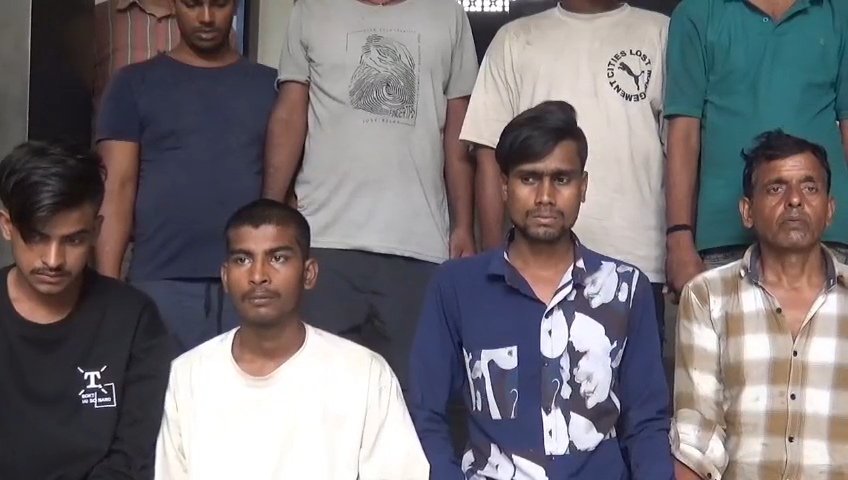 બાંગ્લાદેશી લલના સહિત છ ગ્રાહક ઝડપાયા