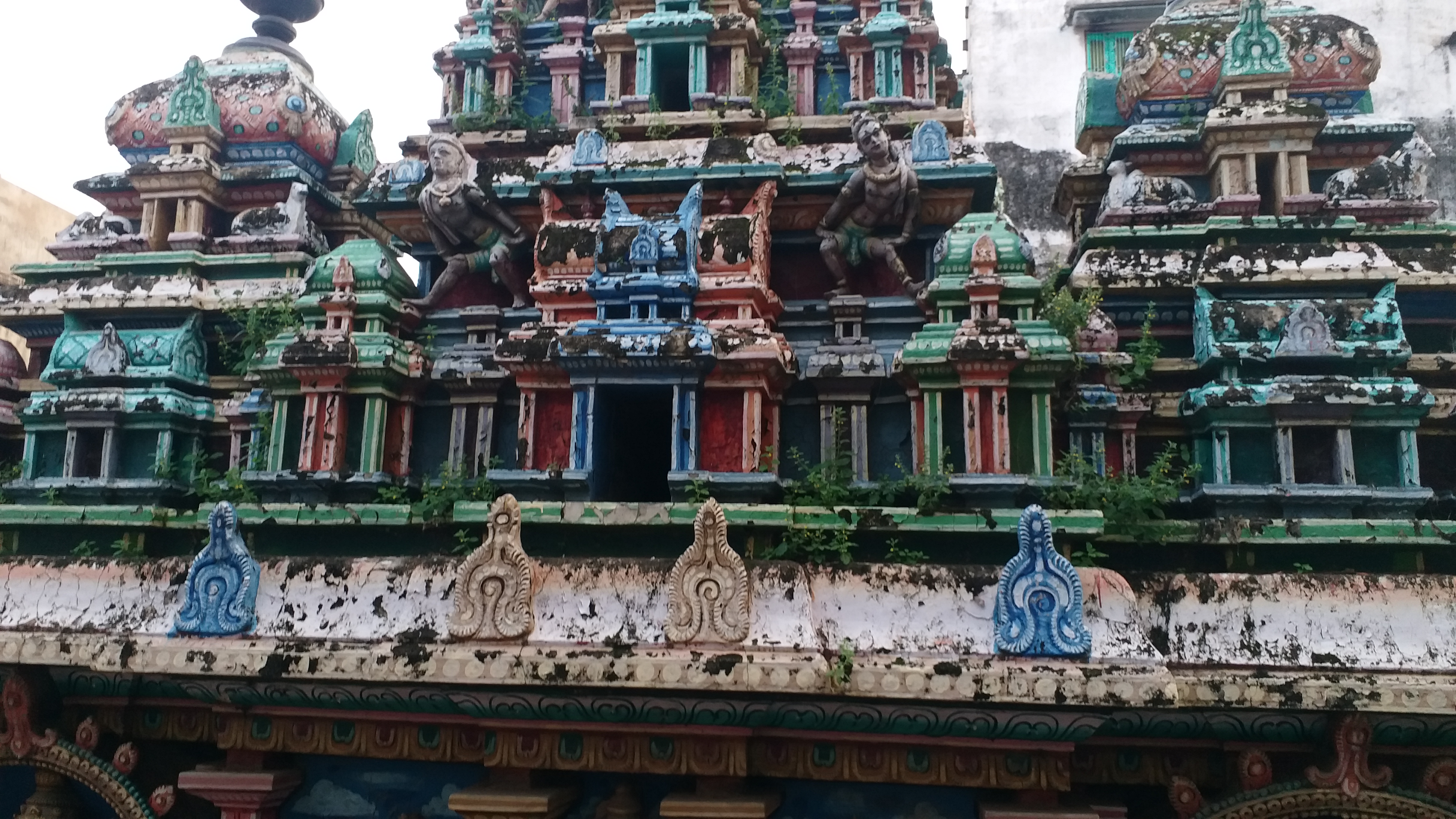 tourists can now visit centuries old gupt kashi very old temple locality varanasi