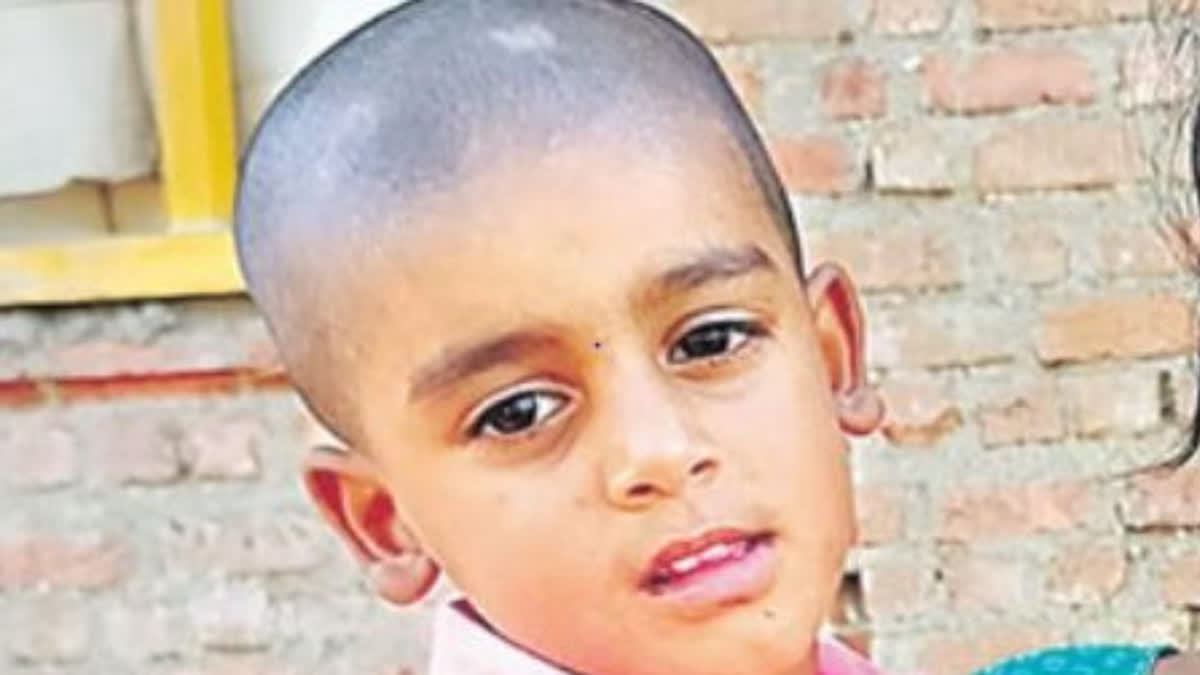 Telangana: Three-yr-old son cried, fell asleep next to father's dead body after accident