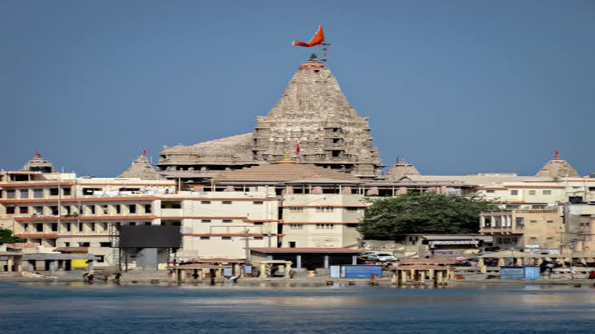 Dwarkadhish Temple : દ્વારકાધીશ મંદિરનો મહત્વનો નિર્ણય, હવે શિખરે છ ધ્વજાજી ચડાવવામાં આવશે