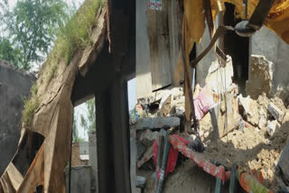 The roof of the house collapsed, four members of the family were buried, the death of a 20-year-old girl
