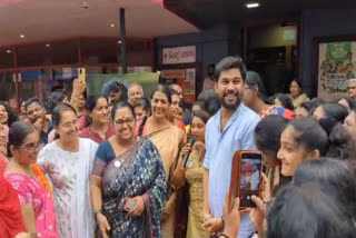 houseful show held in Thrissur girija theatre  Thrissur girija theatre  girija theatre crisis  girija theatre  girija theatre owner get support  girija  ഗിരിജ  ഗിരിജ തിയേറ്റർ  ഗിരിജ തിയേറ്റർ സൈബർ ആക്രമണം  girija theatre cyber attack  girija theatre issue  ഗിരിജ തിയേറ്റർ ഹൗസ്‌ ഫുൾ  ഗിരിജ തിയേറ്റർ വനിത പിന്തുണ  വനിത പിന്തുണ ഗിരിജ തിയേറ്റർ  സ്റ്റെഫി സേവിയർ  മധുര മനോഹര മോഹം  ഷറഫുദ്ദീൻ  ഷറഫുദ്ദീൻ ഗിരിജ തിയേറ്റർ  തിയേറ്റർ