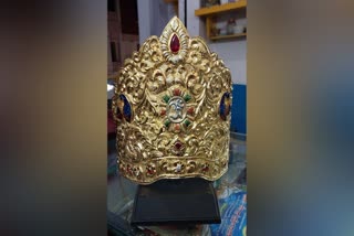 gold crown worth 20 lakh