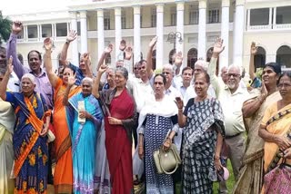 retired-employees-protest-for-pension-in-mysore-university