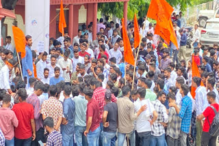Lathi charge on students, ABVP warns university for their demands