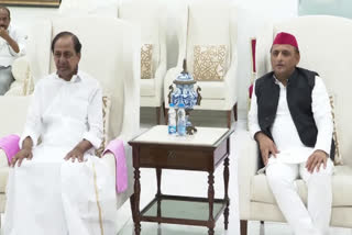 AKHILESH YADAV MET KCR IN HYDERABAD