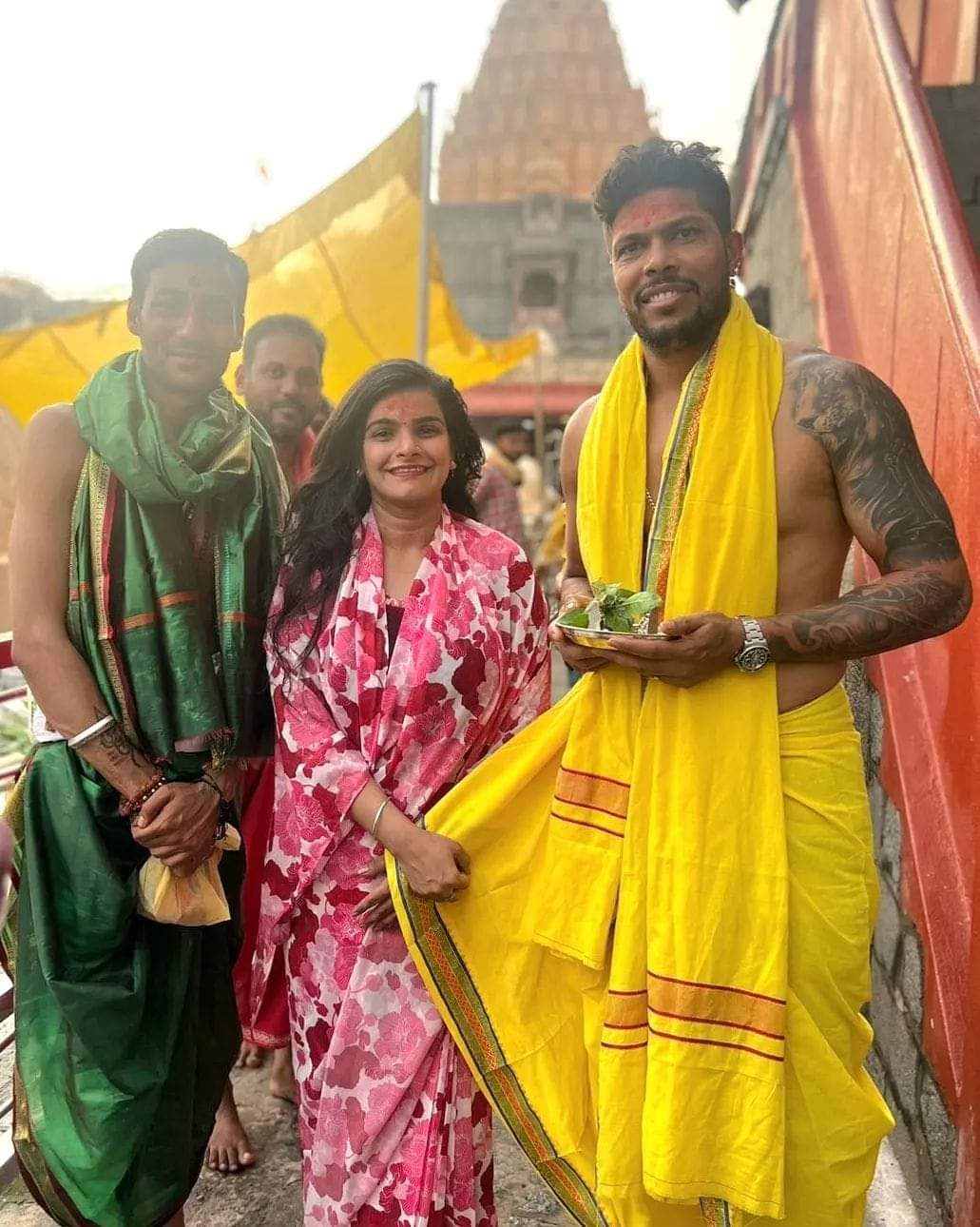 cricketer Umesh Yadav with wife