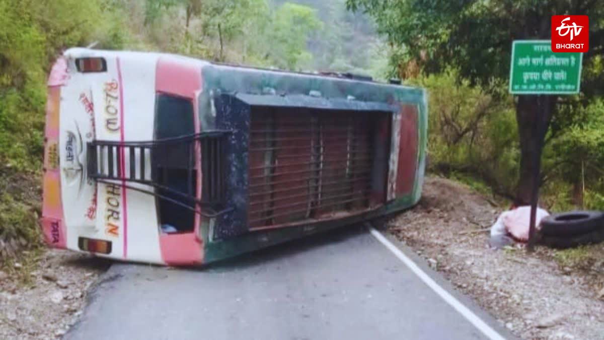 Uncontrolled bus overturned