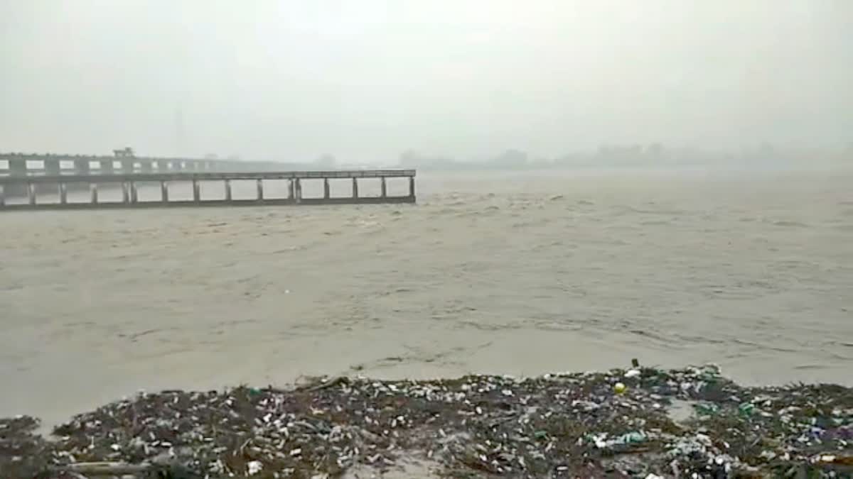 गंडक नदी में छोड़ा गया 1 लाख 25 हजार क्यूसेक पानी