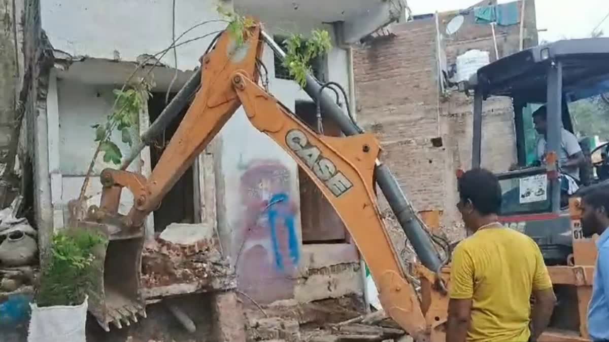 BURHANPUR BULLDOZER RUN 25 HOUSES