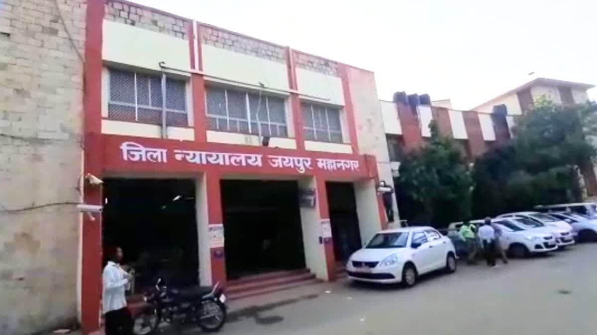 टोल कंपनी पर लगाया हर्जाना