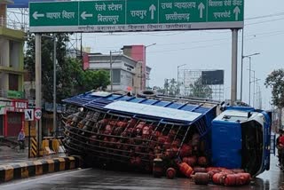 TRUCK OVERTURNED ON TIFRA FLYOVER