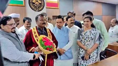 Hubli Dharwad New Mayor wearing gown put full stop to tradition of previous two mayors