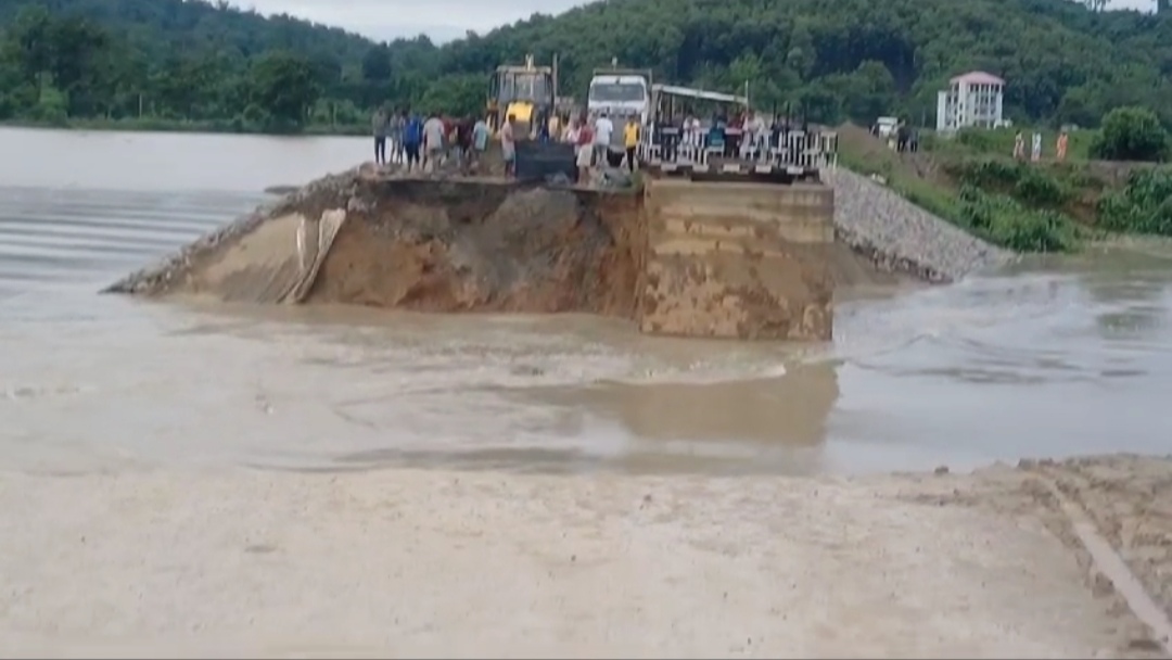 Assam flood situation worsens; mla ministers visited the flood affected areas