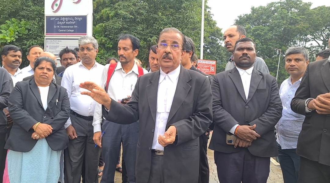 Lawyers protest over amendment of three laws, demand re debate  in new Lok Sabha