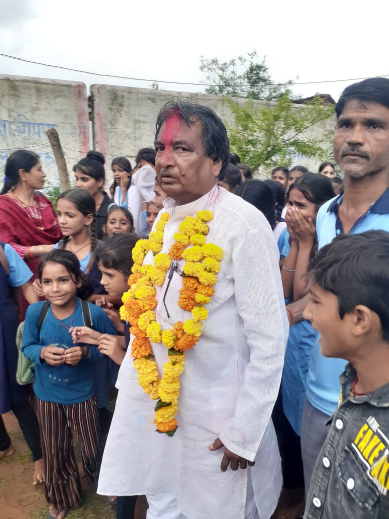 CHILDREN CRIED PRINCIPAL FAREWELL