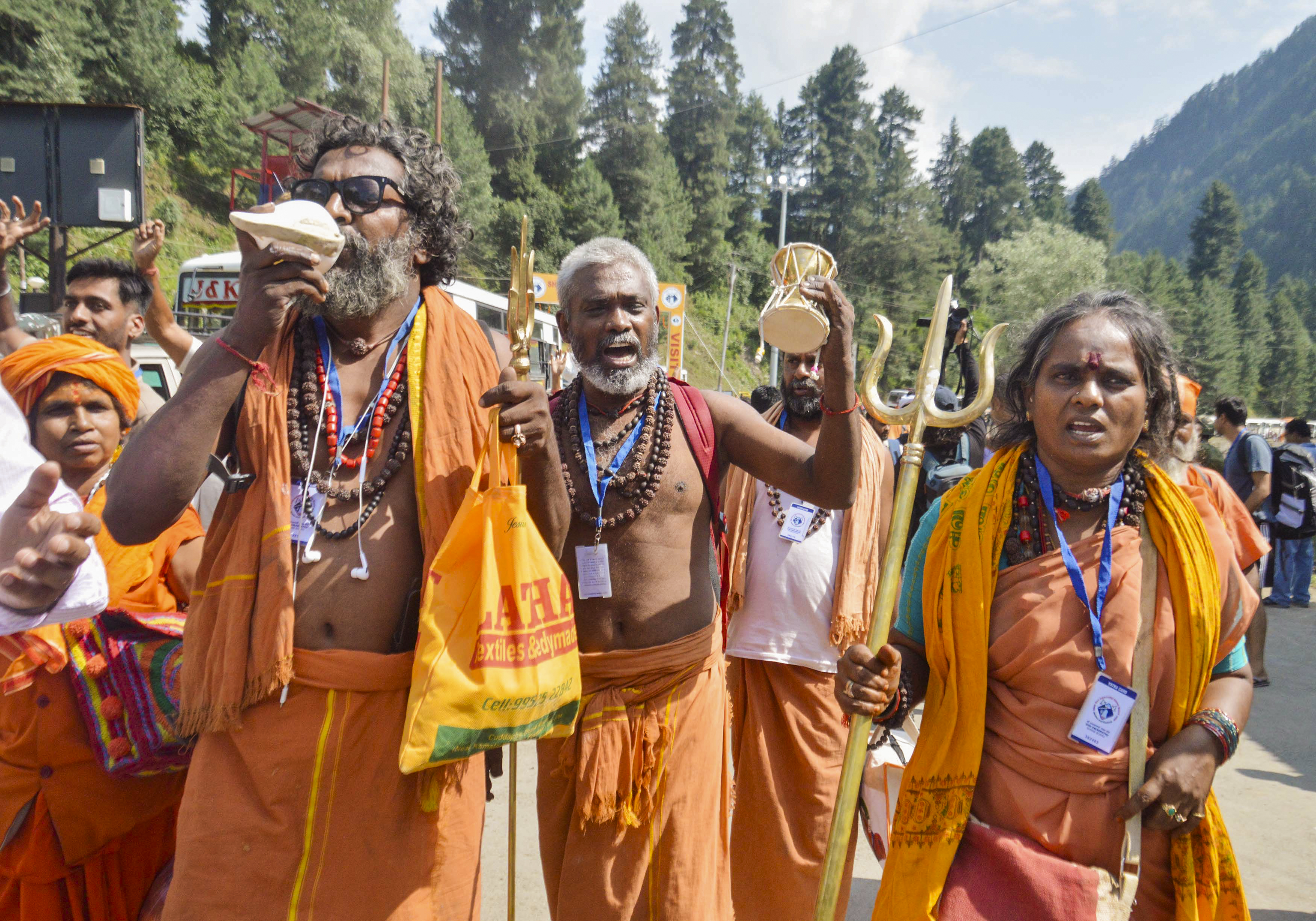 First batch of Amarnath yatra leaves for holy cave